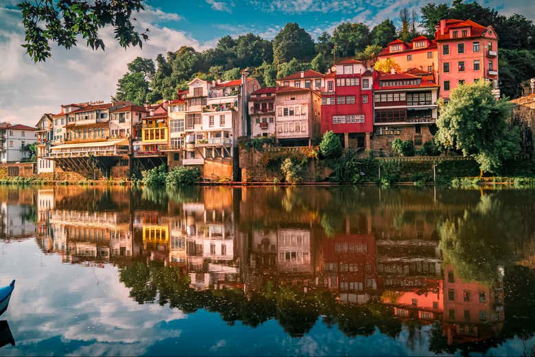 Panorâmica das casas coloridas de Amarante
