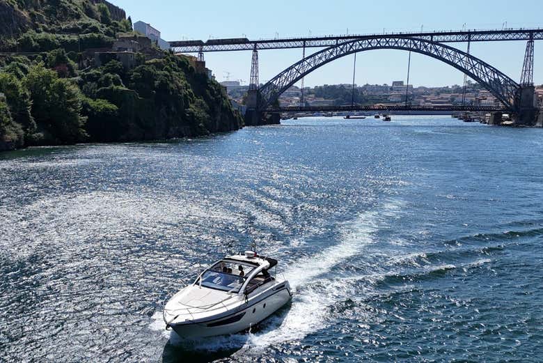 Cruzando as águas do rio Douro