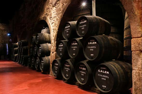 Visita guiada à vinícola Caves Cálem