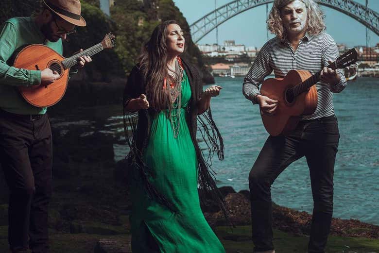 Músicos interpretando fado 